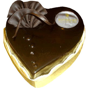 (005) Half Kg Heart Shaped Chocolate Cake