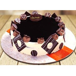 (13) Chocolate Fudge cake 