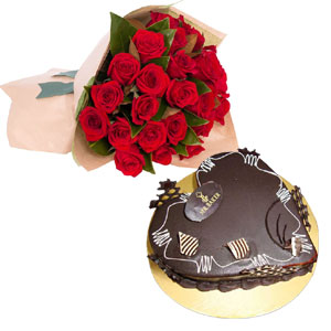 (60) Red roses with heart shape chocolate cake