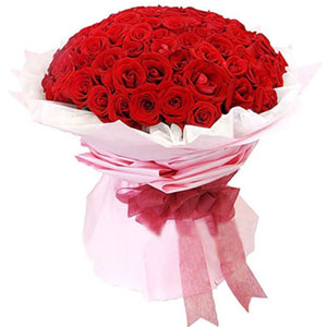 50 pieces red roses in a bouquet