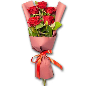 (0001) 5 pieces red roses in a bouquet