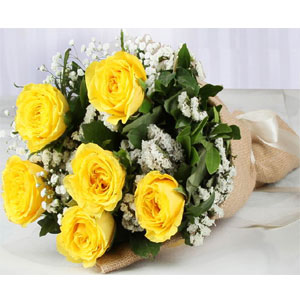 6 pieces yellow roses in bouquet