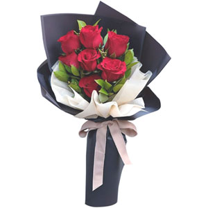 7 pcs red roses in bouquet