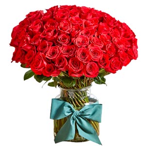 (01) 100 pieces red roses in a vase