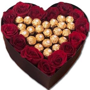 (003) Heart shaped Roses W/ Ferrero Rocher Chocolate