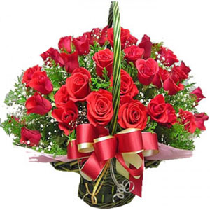(005) 24 pieces red roses in a basket