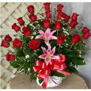 (41) Red Roses & Lilies in Basket