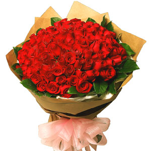 100 pcs red roses in bouquet