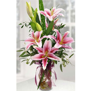 (35) Lilies in a vase 