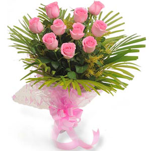 (0005) 10pcs pink imported roses in a bouquet