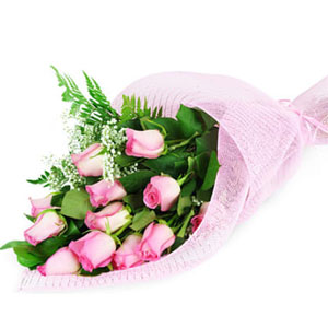 (39) 12pcs pink imported roses in a bouquet