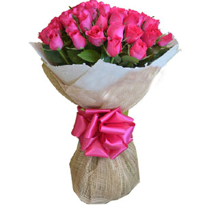 (09) 24 pcs imported Pink Roses in a bouquet
