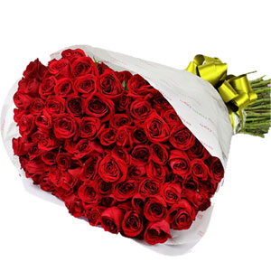 100 pcs red roses in bouquet