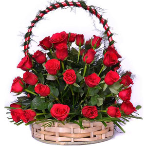 (07) 3 dozen roses in a basket