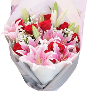 Red Roses & Lilies in Bouquet