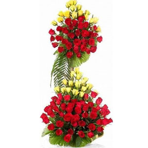 (21) 100 pieces red & yellow roses in basket