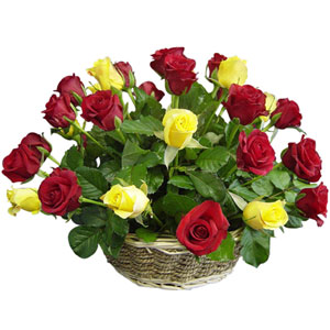 (06) Red & Yellow Roses in Basket