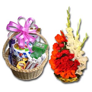 Gourmet Basket W/ Mix Flower Basket