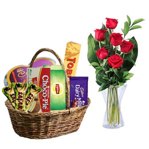 Breakfast Gift basket W/ Roses in a vase