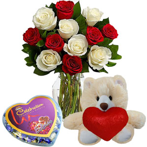 (32) Roses in a Vase W/ love shape Chocolate & small Bear