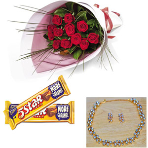 (43) Necklace W/ red roses & chocolates