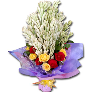 Rajanigandha & Mixed roses in a bouquet
